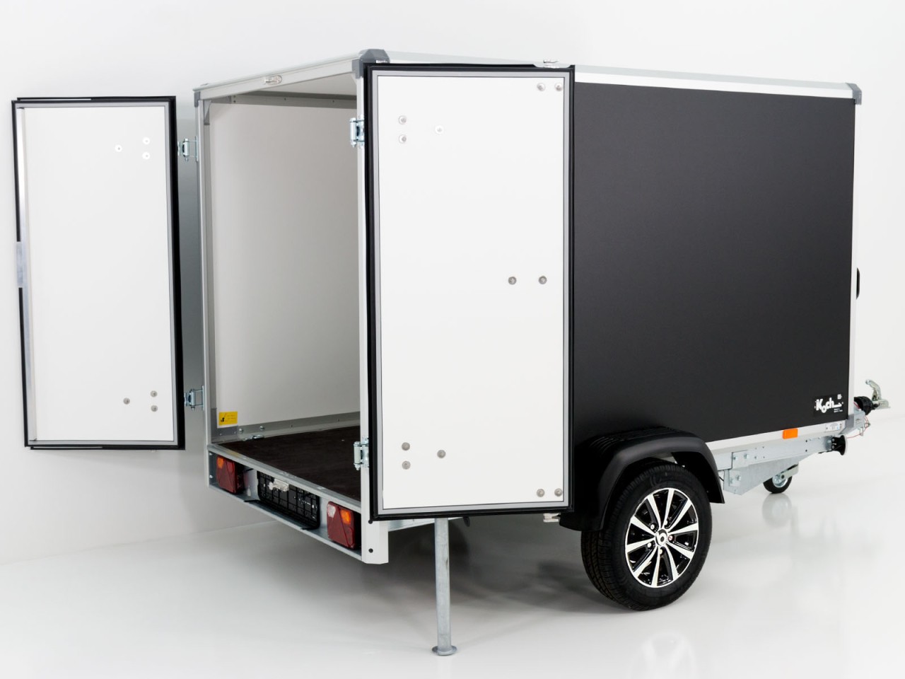 Variant Kofferanhänger Black Edition 148x258cm H:157 1,35t-Neu