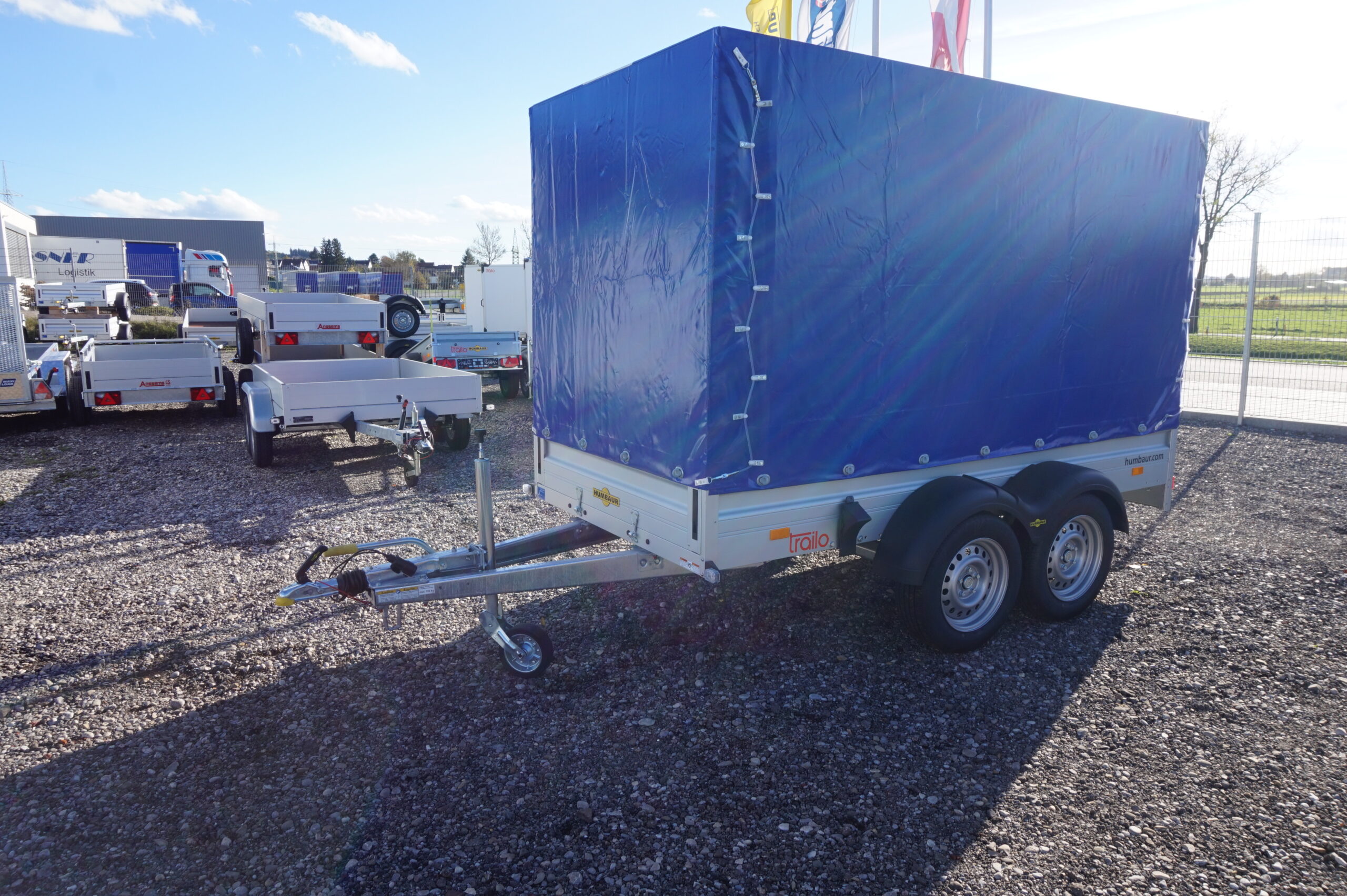 Humbaur HA 203015 KV 2000kg gebremst Ladefläche 3,03 x1,50 m mit Klappe vorn Plane 2,05m Farbe blau